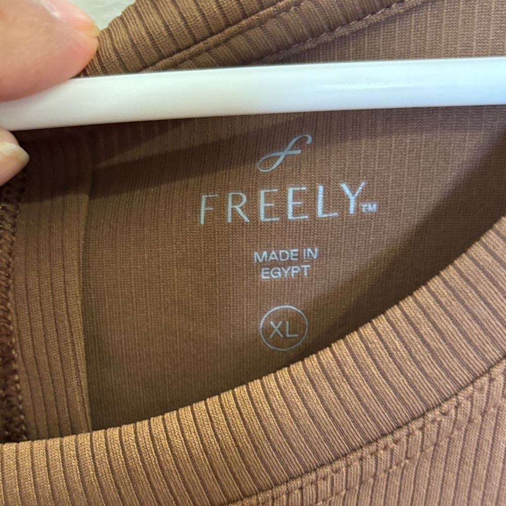 Freely Ribbed Performance Long Sleeve Top Brown XL Athleisure - Picture 2 of 6